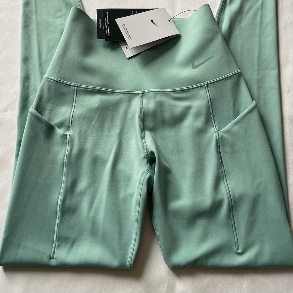 Nike Universa Legging with Pocket